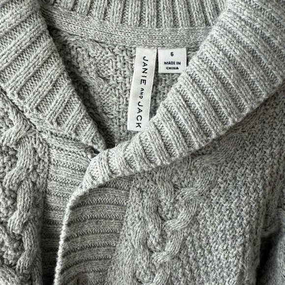 Assorted Sweaters and Jackets Collection - Picture 6 of 14